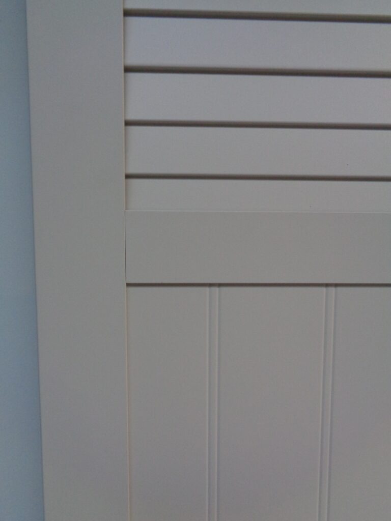 aluminium-raamluiken-combinatie-gesloten-louvre-planchetten-wit-detail