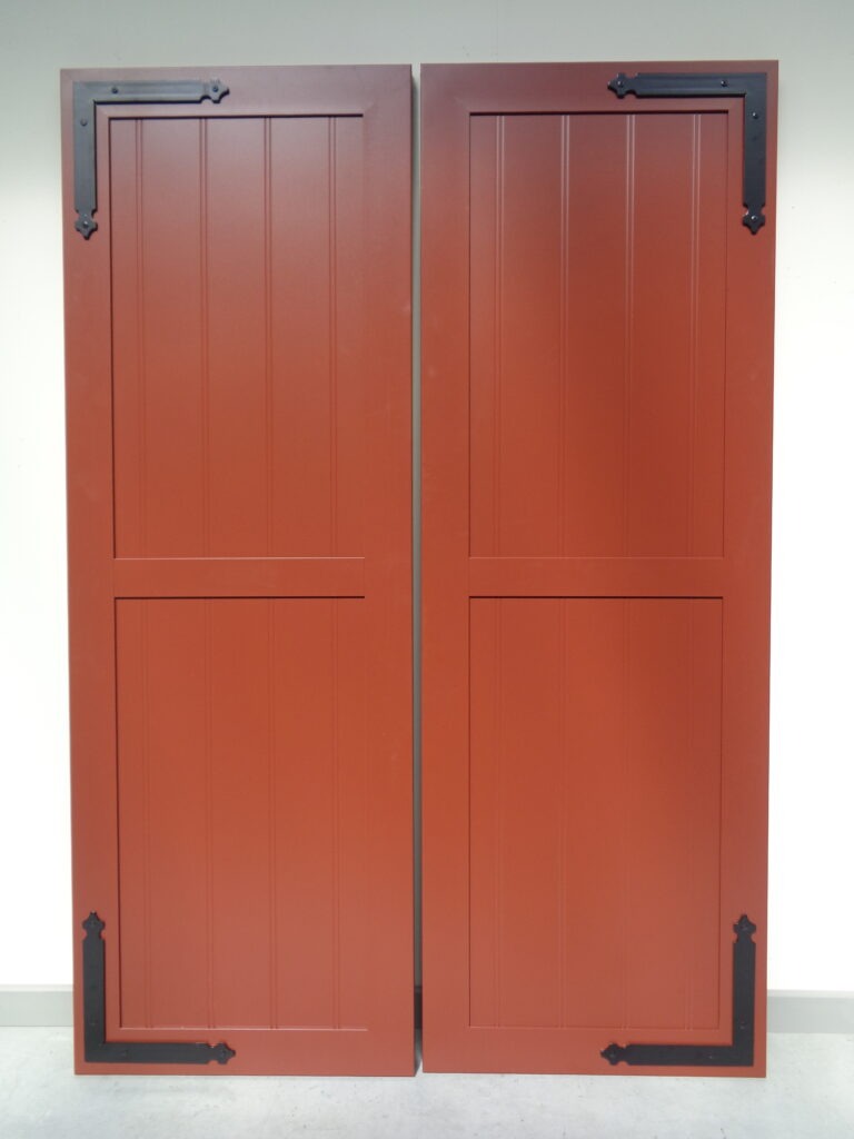 aluminium-raamluiken-model-3-planchetten-gelakt-bruin