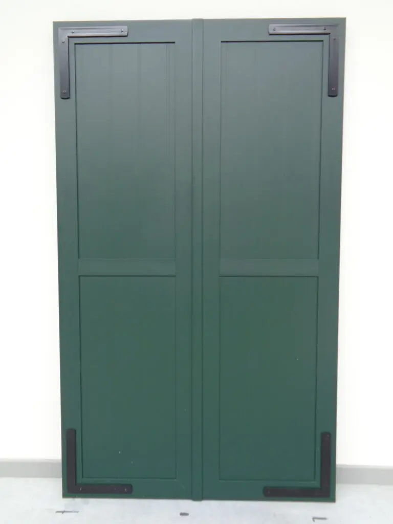 aluminium-raamluiken-model-3-planchetten-gelakt-groen