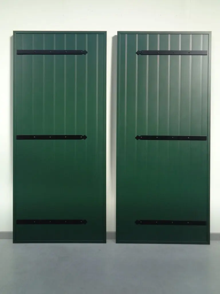 aluminium-raamluiken-model-6-boerenluiken-groen