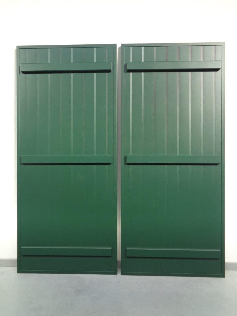 aluminium-raamluiken-model-7-boerenluik-horizontale-sierlijsten-groen