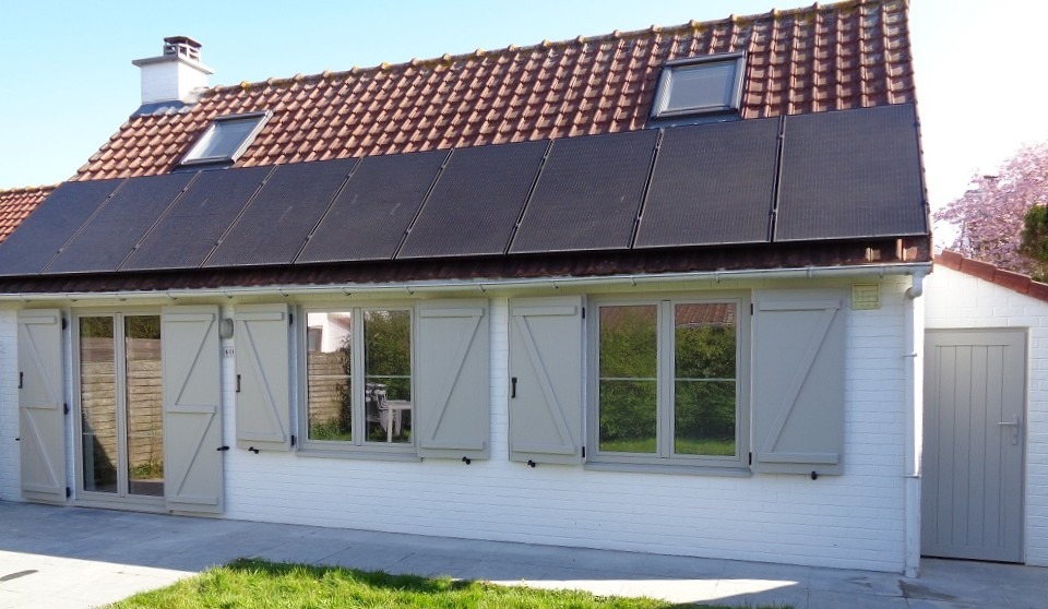 aluminium-raamluiken-ventinella-model-8-boerenluiken-grijs-huis