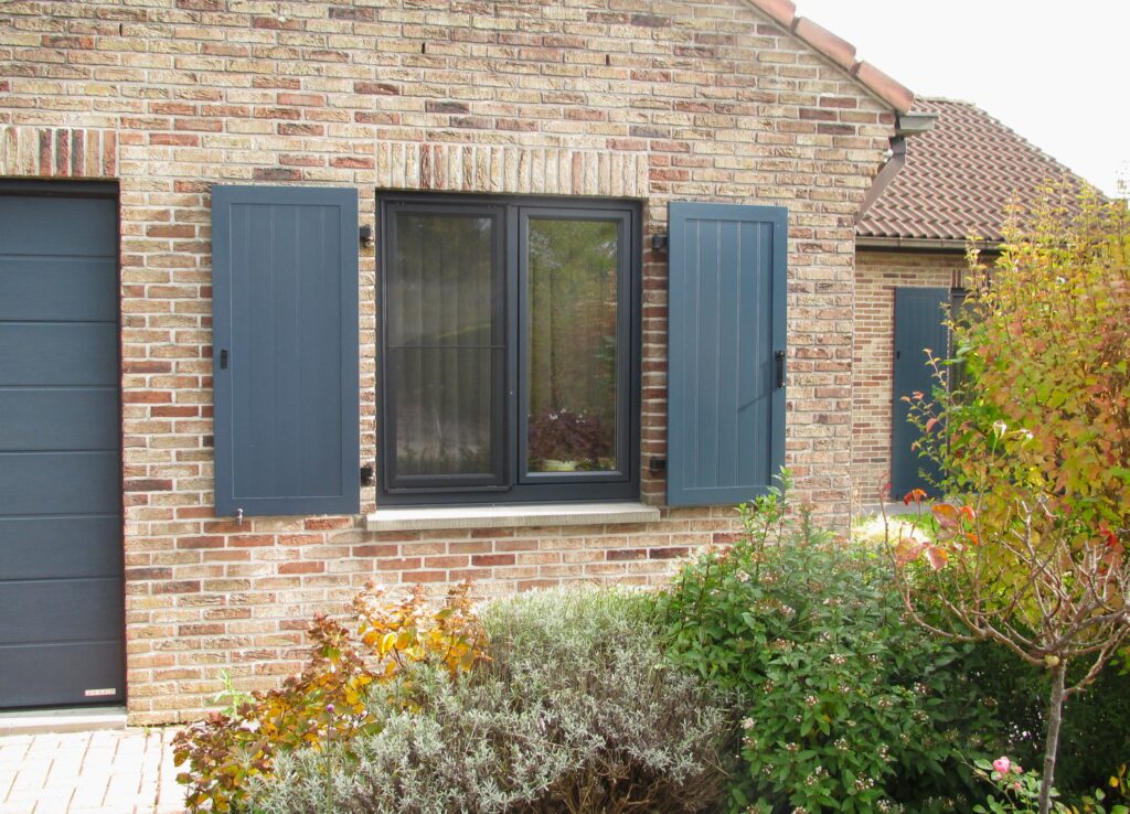 aluminium-raamluiken-ventinella-planchetten-grijs