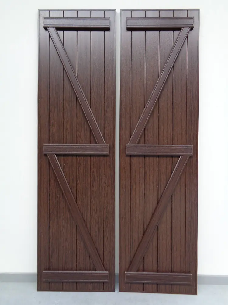 PVC boerenluik met dubbele horizontale en diagonale sierlijsten in houtlook – productfoto Ventinella