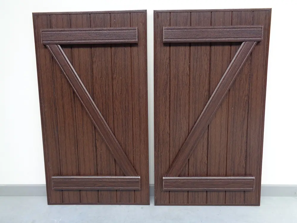 PVC boerenluik met horizontale en diagonale sierlijsten in donkere houtlook – vooraanzicht, productfoto Ventinella