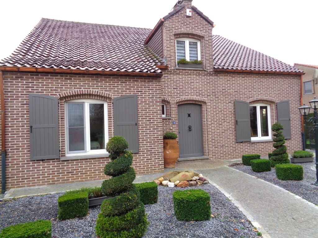 pvc-raamluiken-boogluik-planchetten-grijs-antraciet-huis