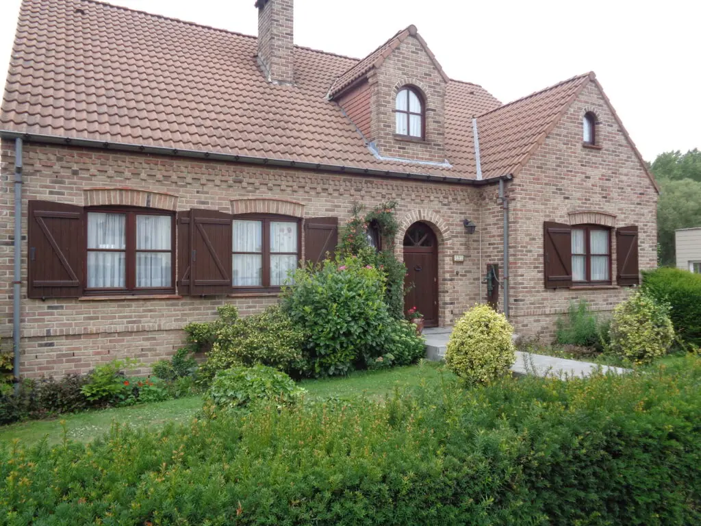 pvc-raamluiken-ventinella-model-8-boerenluiken-boogluik-houtlook-donker-notelaar-villa