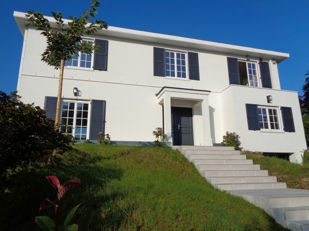 pvc-raamluiken-ventinella-referentie-gesloten-louvre-blauw-villa