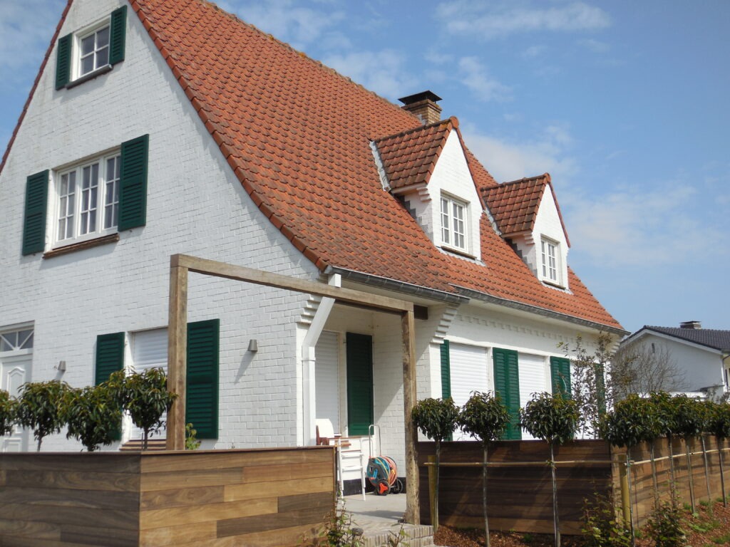 pvc-raamluiken-ventinella-referentie-gesloten-louvre-dennengroen-kust-villa