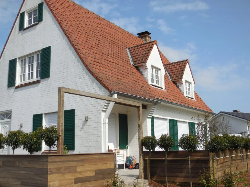 pvc-raamluiken-ventinella-referentie-gesloten-louvre-dennengroen-kust-villa