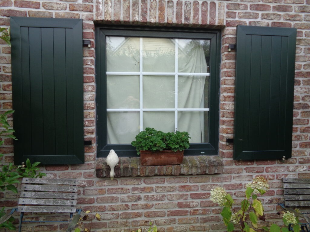 pvc-raamluiken-ventinella-referentie-planchetten-donkergroen