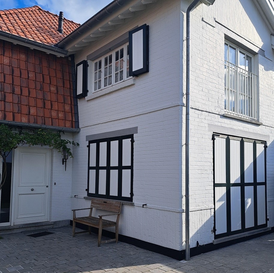 pvc-raamluiken-ventinella-referentie-planchetten-wit-groen-kust-villa