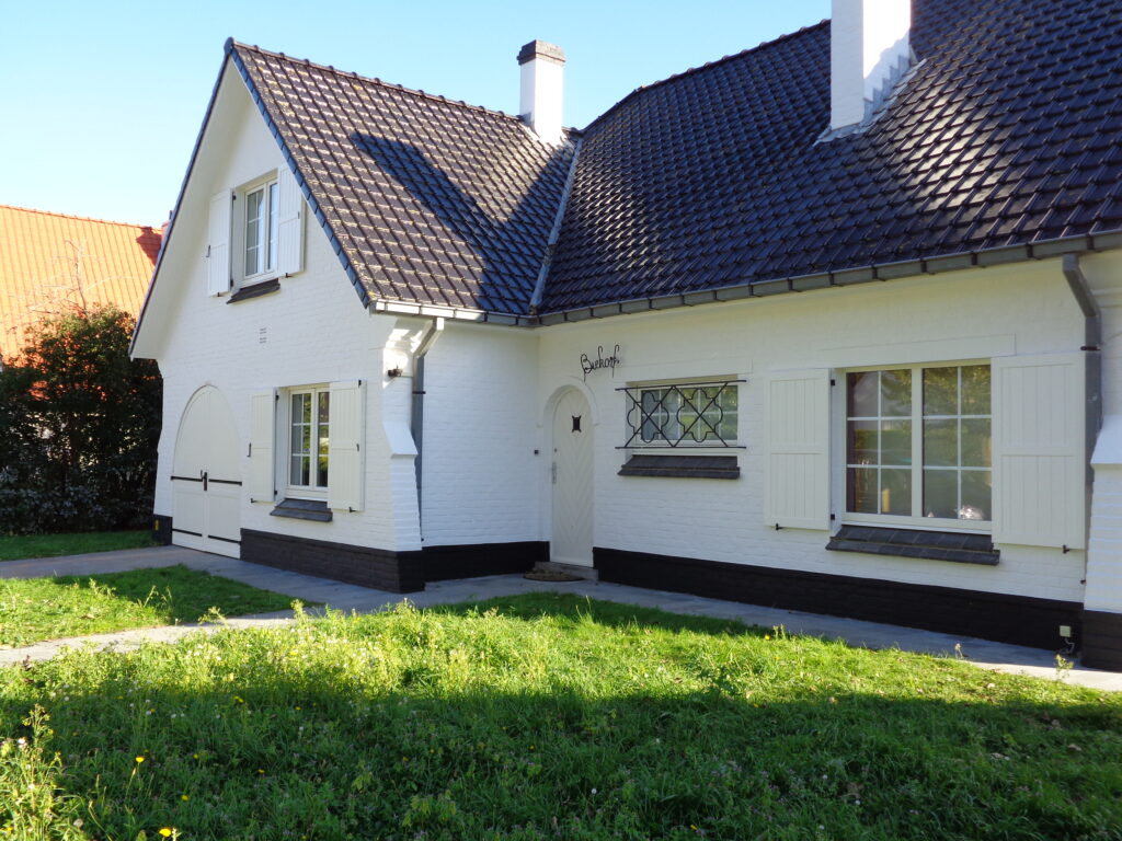 pvc-raamluiken-ventinella-referentie-planchetten-wit-villa-kust