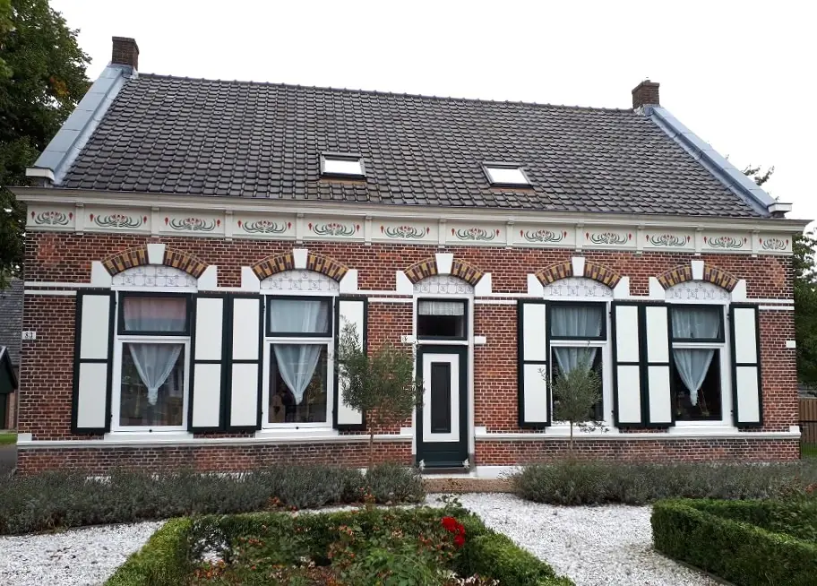 pvc-raamluiken-ventinella-referentie-vlak-paneel-wit-zwart