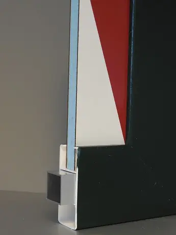PVC raamluiken in zandlopermodel in rood, groen en wit – doorsnede van de constructie, productfoto Ventinella