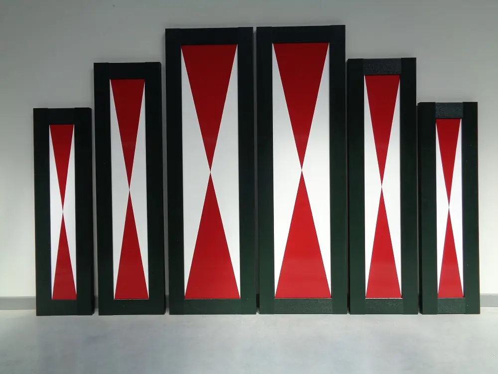 PVC raamluiken in zandlopermodel in rood, groen en wit – overzichtsfoto van verschillende formaten, productfoto Ventinella
